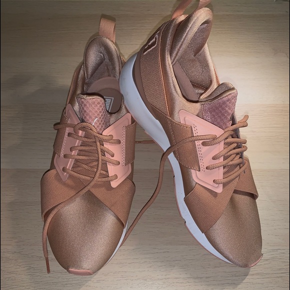 PUMA satin pink shoes. Size 8 - Picture 1 of 4
